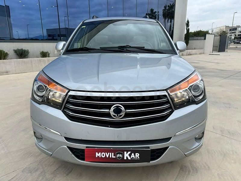Usado Ssangyong (KGM) Rodius Limited 155 CV (114 kW) 2014 Gris / plata Monovolumen
