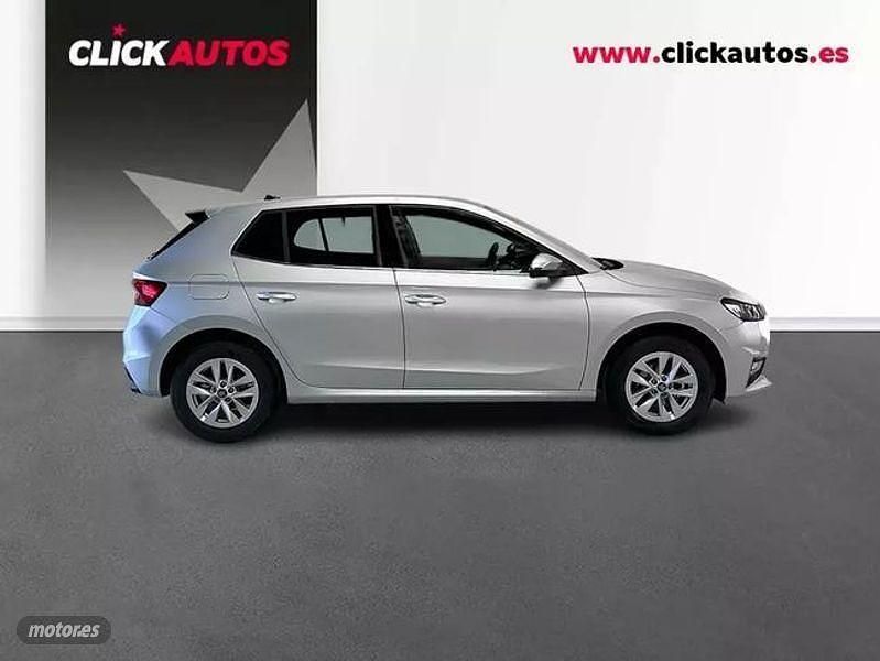 Usado Skoda Fabia Selection 95 CV (69 kW) 2025 Plateado Utilitario