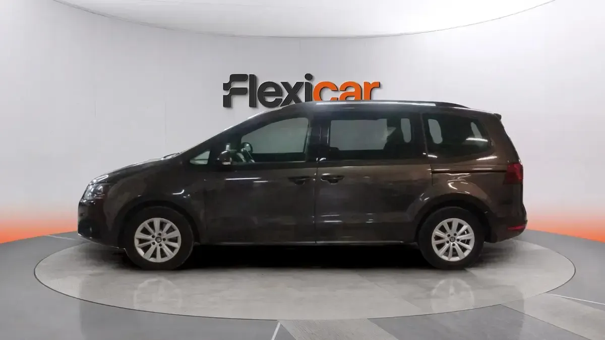 Usado Seat Alhambra Style 150 CV (110 kW) 2021 Marrón Monovolumen