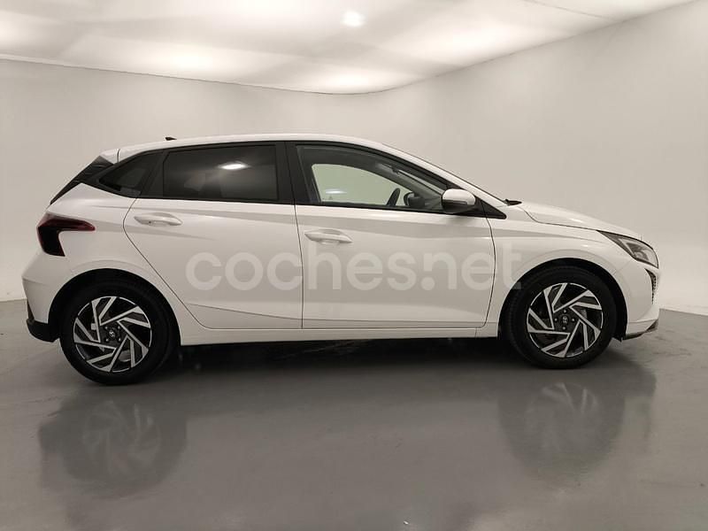 Usado Hyundai i20 84 CV (61 kW) 2024 Blanco Berlina