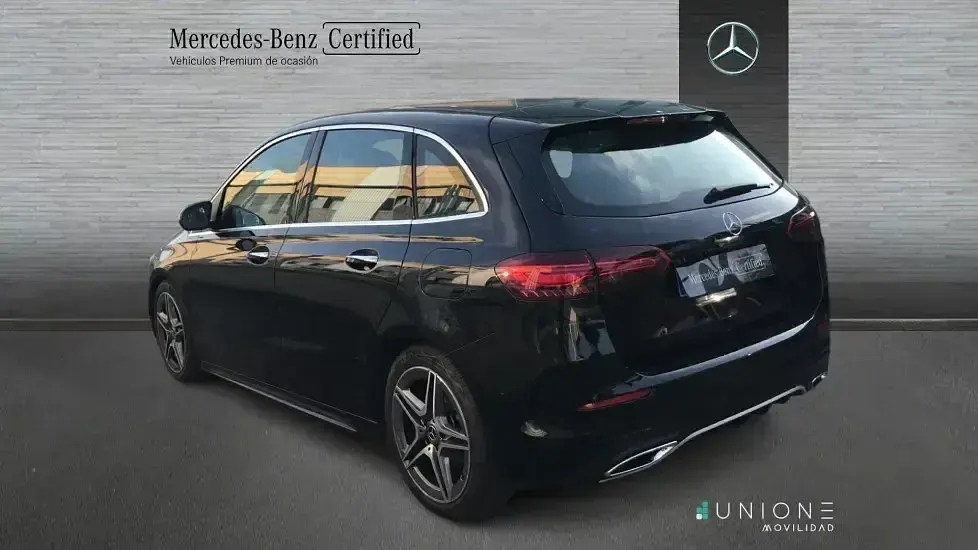 Occasion Mercedes B200 AMG line 150 PK (110 kW) 2024 Zwart MPV