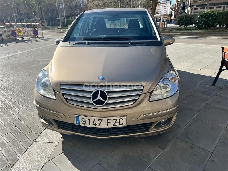 Usado Mercedes B180 109 CV (80 kW) 2008 Marrón Monovolumen
