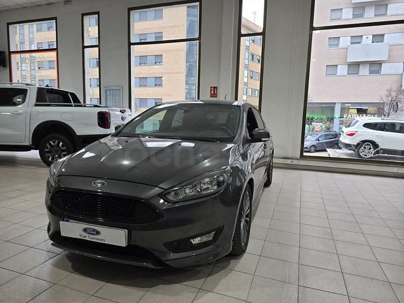 Usado Ford Focus ST-Line 125 CV (91 kW) 2018 Gris / plata Berlina