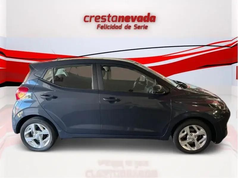Usado Hyundai i10 67 CV (49 kW) 2022 Gris Utilitario