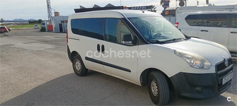 Usado Fiat Doblò Active 90 CV (66 kW) 2010 Blanco Monovolumen