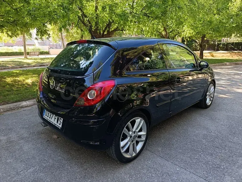 Usado Opel Corsa Essentia 80 CV (58 kW) 2007 Negro Utilitario
