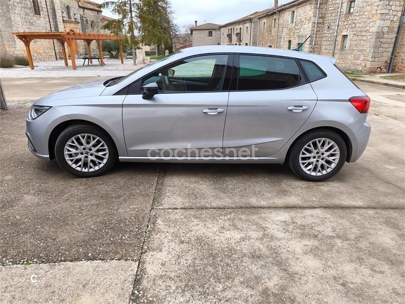 Usado Seat Ibiza FR 110 CV (80 kW) 2023 Gris / plata Berlina