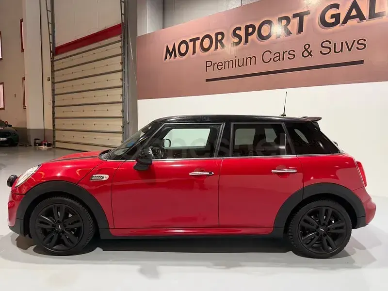 Usado Mini Cooper D 116 CV (85 kW) 2017 Rojo Utilitario