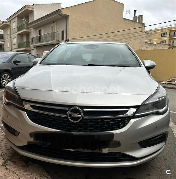 Gris / plata Usado 2017 Opel Astra Excellence Berlina | 11.000 € (Precio justo) - Imagen 1/4