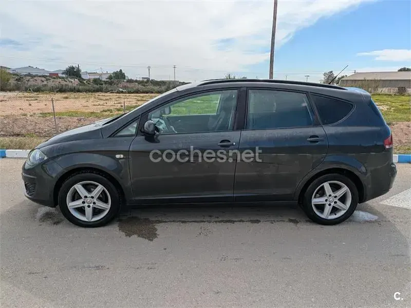 Usado Seat Altea XL Stylance 105 CV (77 kW) 2009 Gris / plata Monovolumen