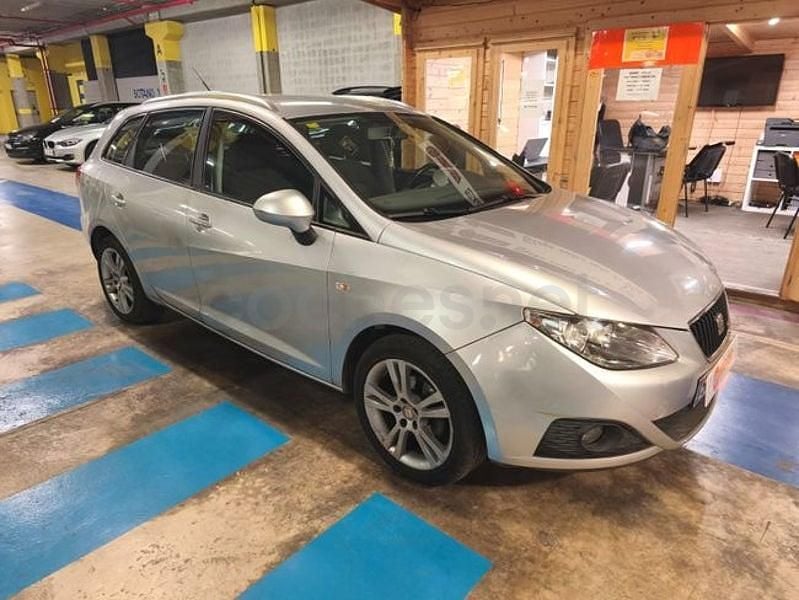 Usado Seat Ibiza ST Reference 85 CV (62 kW) 2011 Gris / plata Familiar