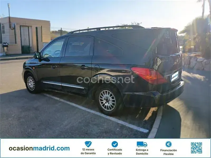 Usado SsangYong Rodius 165 CV (121 kW) 2011 Negro Monovolumen