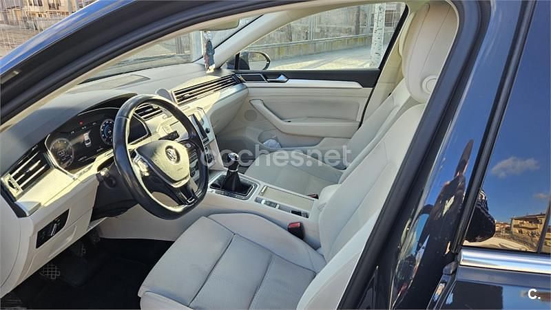 Usado VW Passat Advance 120 CV (88 kW) 2015 Gris / plata Berlina