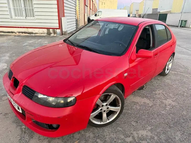 Usado Seat Leon Sport 180 CV (132 kW) 2002 Rojo Utilitario
