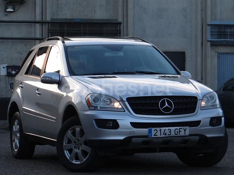 Gris / plata Usado 2005 Mercedes ML350 SUV | 9990 € - Imagen 1/4