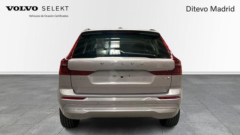 Usado Volvo XC60 Core 350 CV (257 kW) 2025 Gris / plata SUV