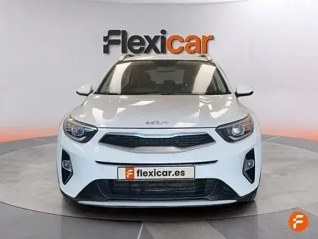 Usado Kia Stonic 84 CV (61 kW) 2022 Blanco SUV