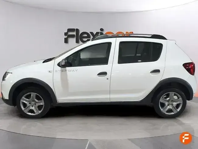 Usado Dacia Sandero Acces 73 CV (53 kW) 2019 Blanco Berlina