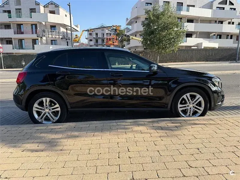 Usado Mercedes GLA200 Urban 136 CV (100 kW) 2014 Negro SUV