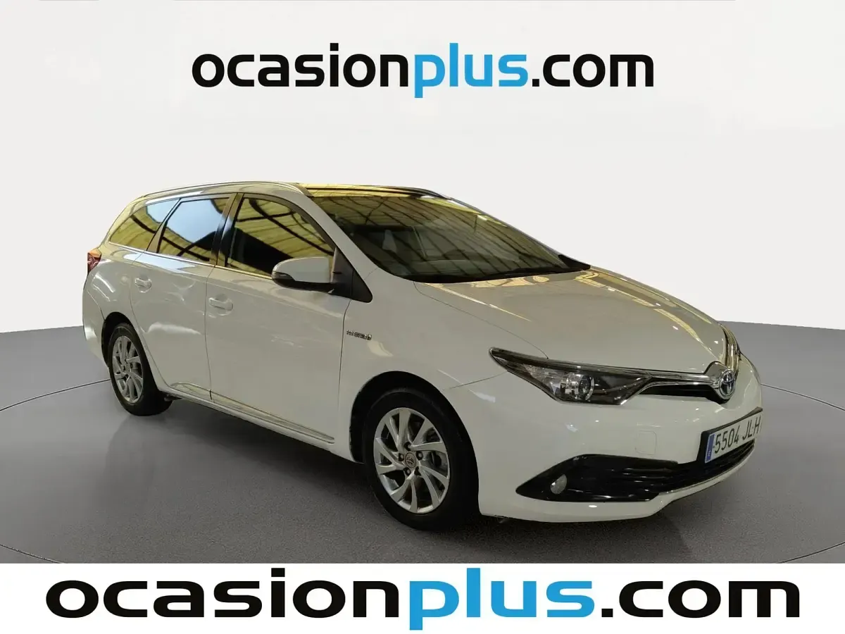 Usado Toyota Auris Active 136 CV (100 kW) 2016 Blanco Familiar