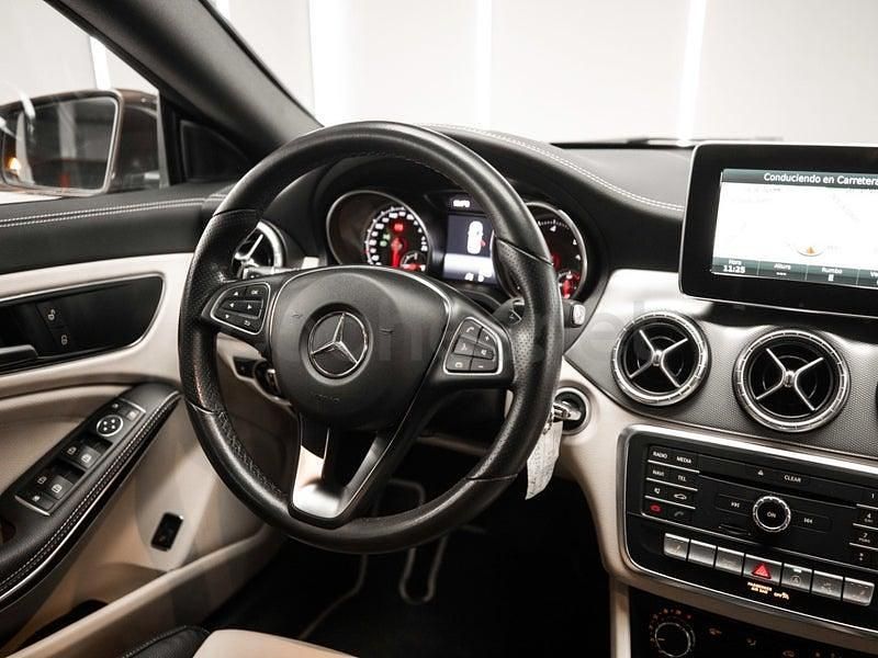 Usado Mercedes CLA220 Shooting Brake Urban 177 CV (130 kW) 2016 Marrón Familiar