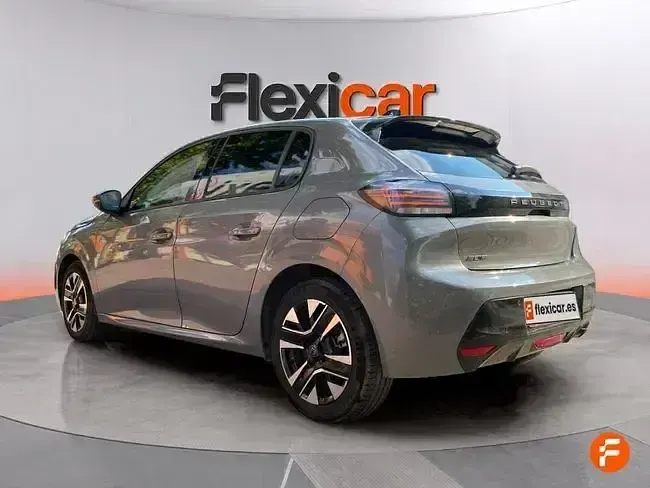 Usado Peugeot 208 Allure 100 CV (73 kW) 2025 Gris Utilitario
