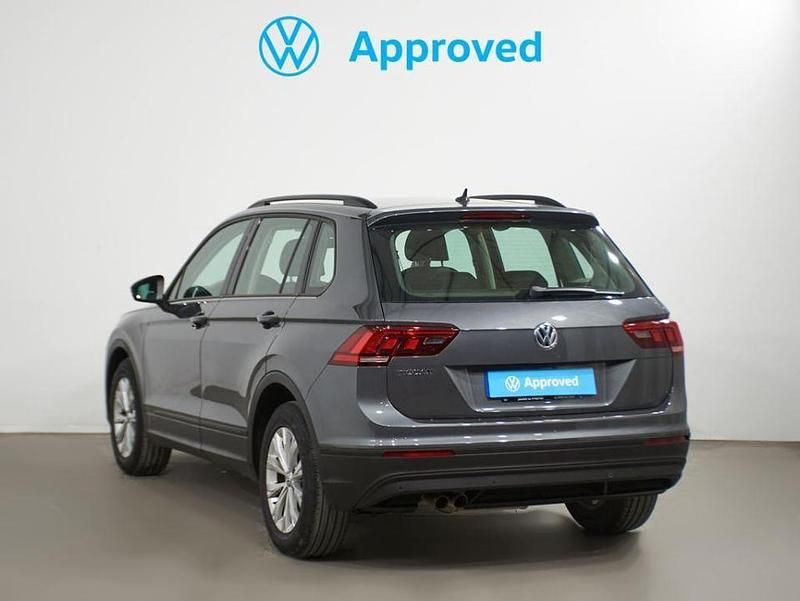 Usado VW Tiguan Edition 115 CV (84 kW) 2020 Gris indy (metalizado) SUV