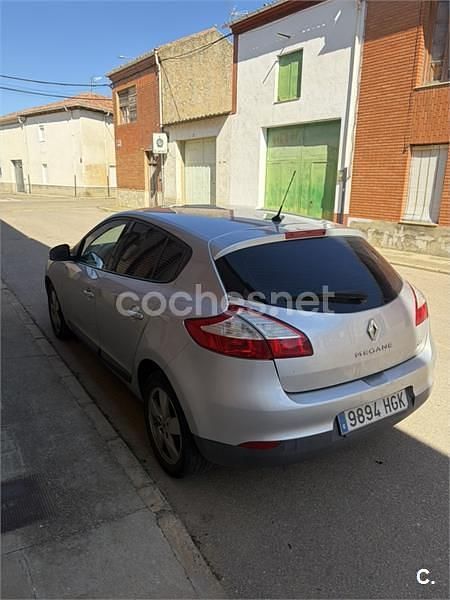 Usado Renault Mégane Dynamique 130 CV (95 kW) 2011 Gris / plata Berlina