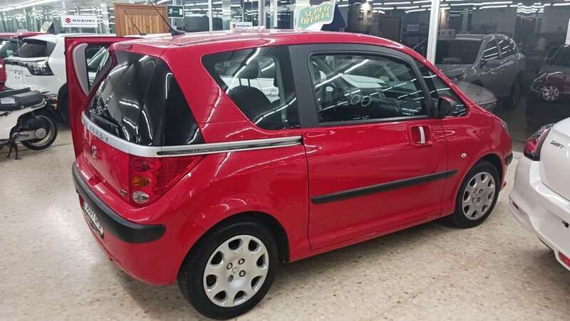 Rojo Usado 2009 Peugeot 1007 Utilitario | 3300 € - Imagen 1/4