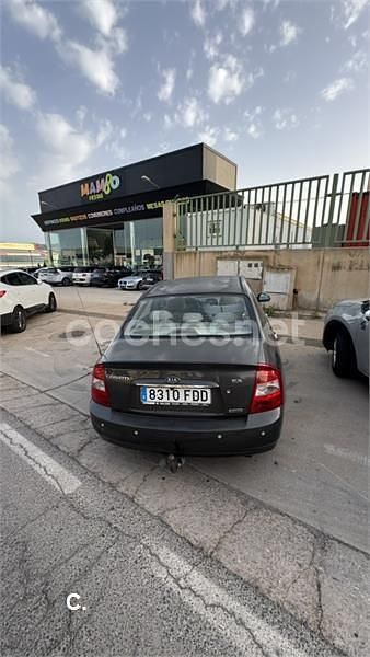 Gris / plata Usado 2006 Kia Cerato EX Berlina | 700 € - Imagen 1/4