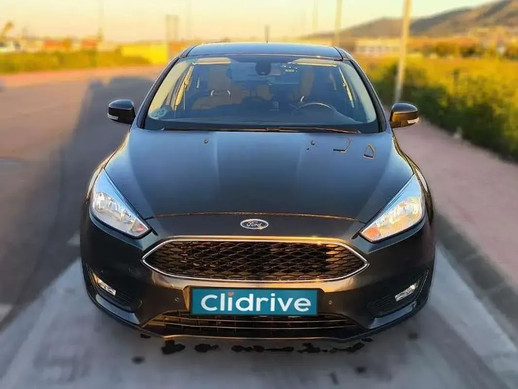 Usado Ford Focus Trend 125 CV (91 kW) 2018 Marrón Utilitario