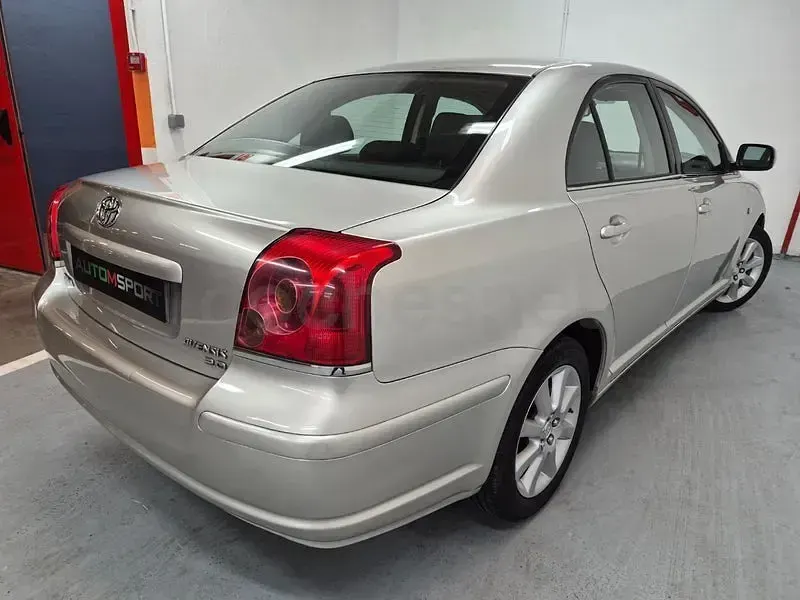 Usado Toyota Avensis Sol 116 CV (85 kW) 2003 Beige Berlina
