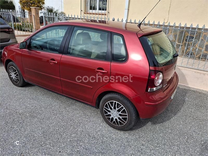Usado VW Polo Advance 75 CV (55 kW) 2006 Granate Utilitario