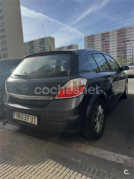 Usado Opel Astra Cosmo 100 HP (73 kW) 2006 Azul Sedan