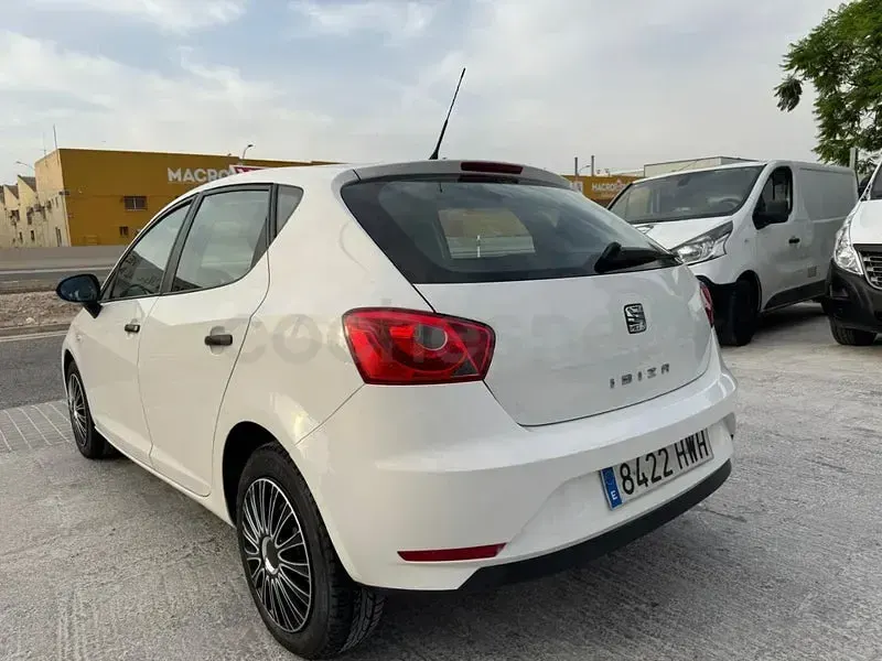 Usado Seat Ibiza Style 85 CV (62 kW) 2014 Blanco Berlina