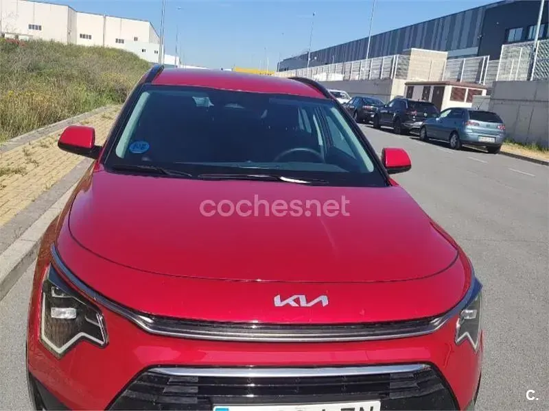 Usado Kia Niro 183 CV (134 kW) 2022 Granate SUV