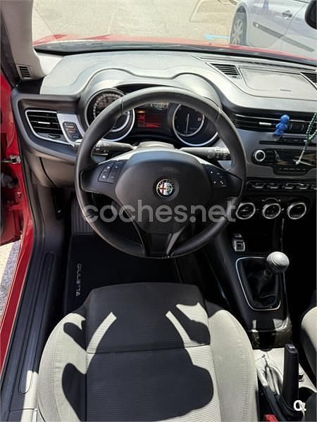 Rojo Usado 2013 Alfa Romeo Giulietta Veloce Utilitario | 5000 € (Precio justo) - Imagen 1/4