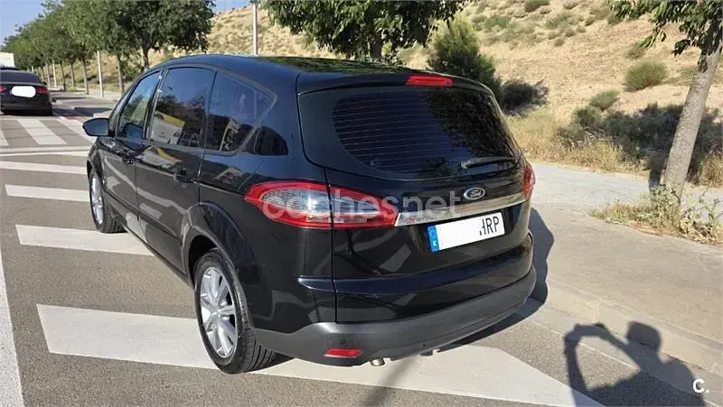 Usado Ford S-MAX Trend 140 CV (102 kW) 2013 Negro Monovolumen
