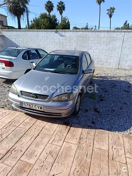Usado Opel Astra Edition 80 CV (58 kW) 2004 Gris / plata Berlina