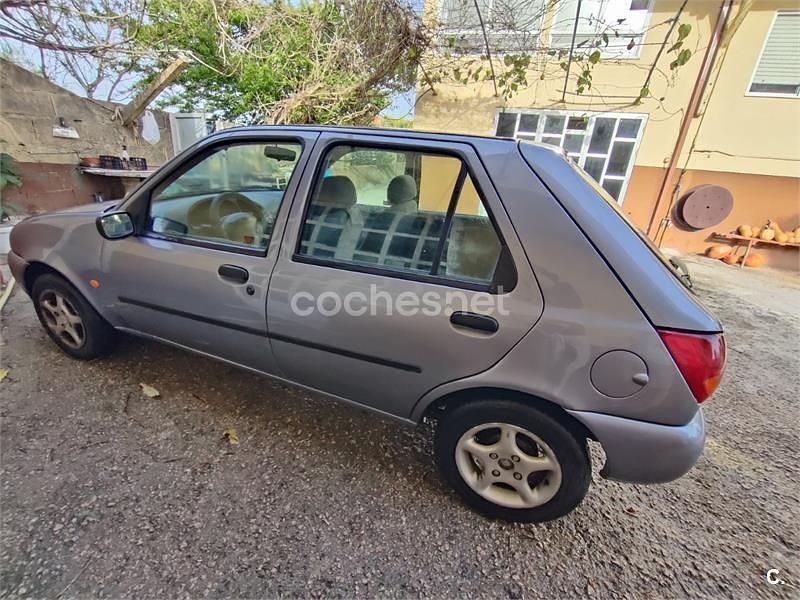 Usado Ford Fiesta 60 CV (44 kW) 1997 Azul Utilitario