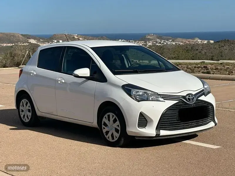Usado Toyota Yaris 100 CV (73 kW) 2016 Blanco