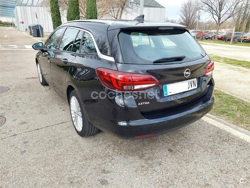 Usado Opel Astra Excellence 136 CV (100 kW) 2016 Negro Familiar