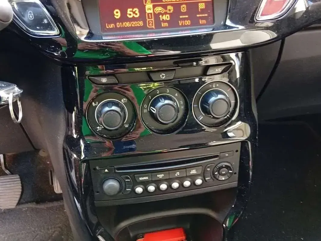 Usado Citroën C3 PureTech 68 CV (50 kW) 2014 Azul Utilitario