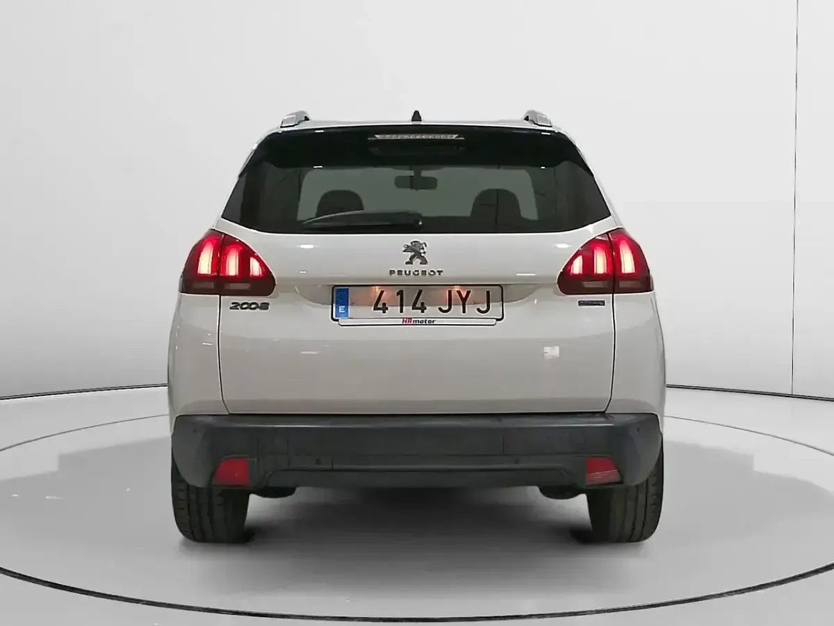Usado Peugeot 2008 Style 110 CV (80 kW) 2017 Blanco SUV