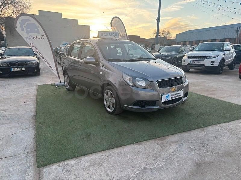 Usado Chevrolet Aveo LS 84 CV (61 kW) 2012 Gris / plata Berlina