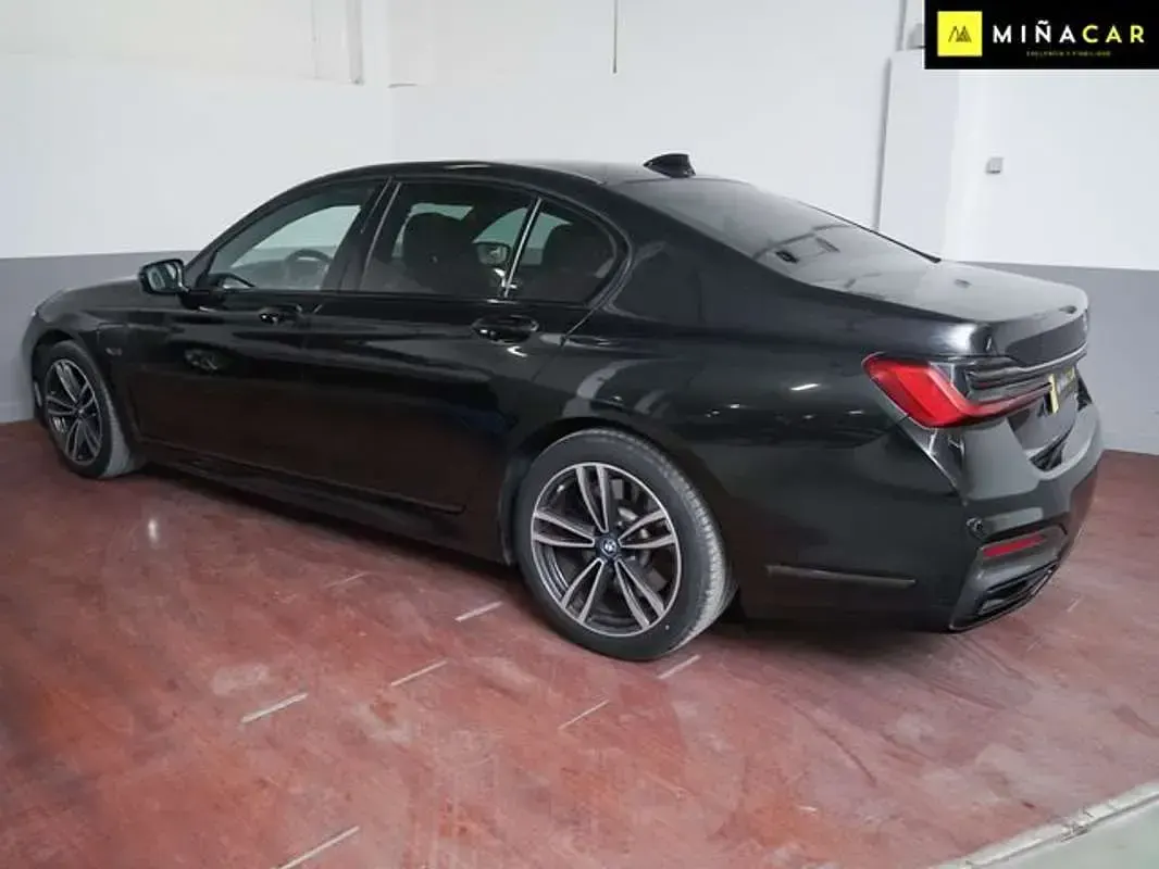Usado BMW 745e 394 CV (289 kW) 2022 Negro Berlina