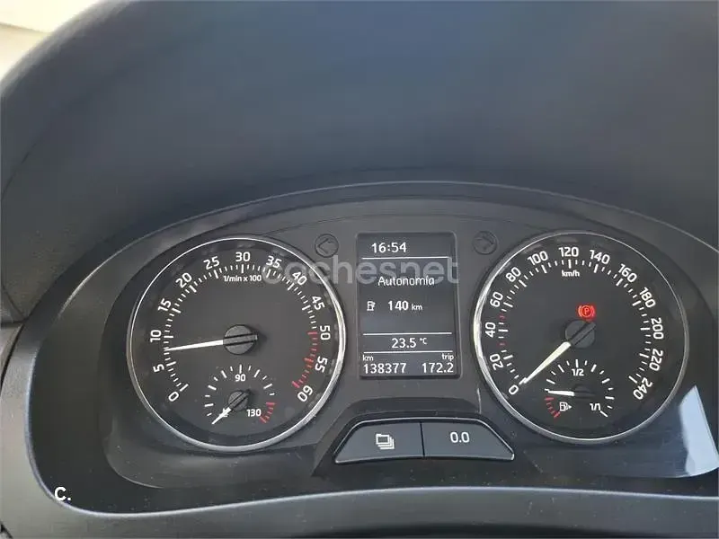 Usado Skoda Rapid Ambition 105 CV (77 kW) 2013 Blanco Utilitario