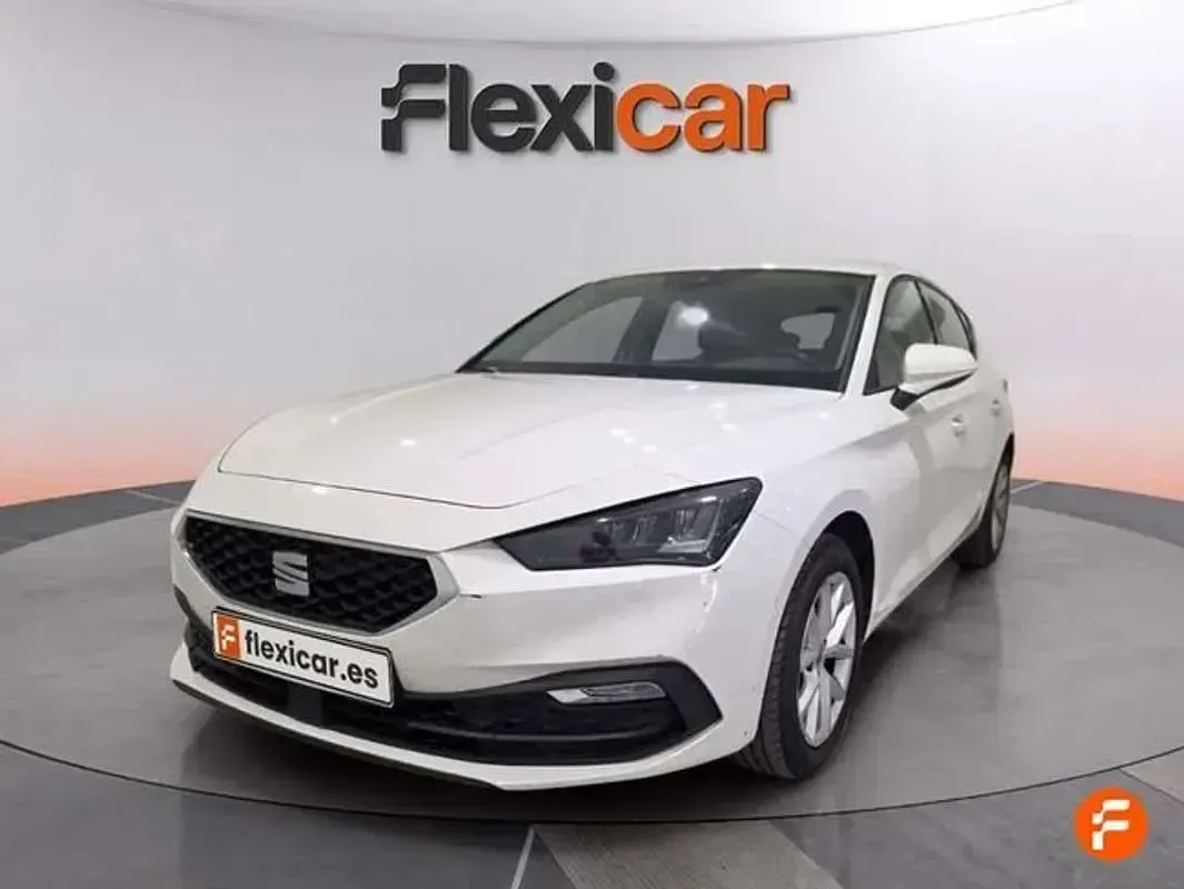 Usado Seat Leon Style 116 CV (85 kW) 2022 Blanco Utilitario