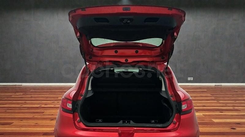 Usado Renault Clio IV Dynamique 90 CV (66 kW) 2015 Rojo Berlina