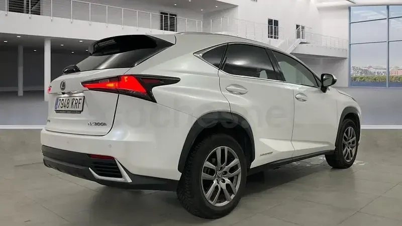 Usado Lexus NX300h Executive Line 197 CV (144 kW) 2018 Blanco SUV